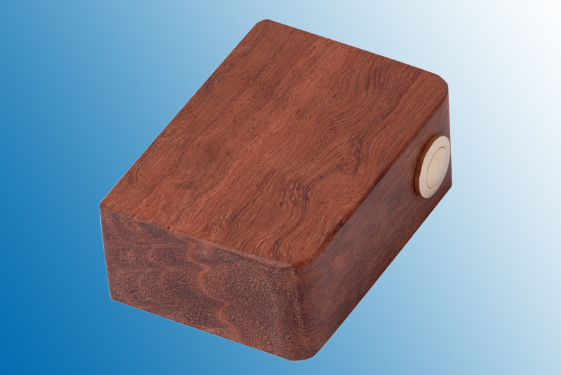 E-Zigarette Dampfe Holz Mod Stock-Foto